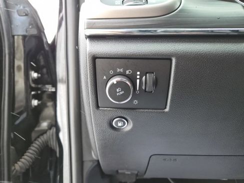 Used 2020 Jeep Grand Cherokee Limited image 19