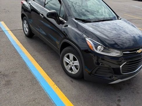 Used 2019 Chevrolet Trax LT w/ Driver Confidence Package FWD image 1