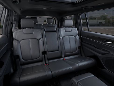 New 2025 Jeep Grand Cherokee L Limited w/ Black Appearance Package image 15