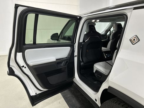 Used 2023 Rivian R1S Adventure image 17