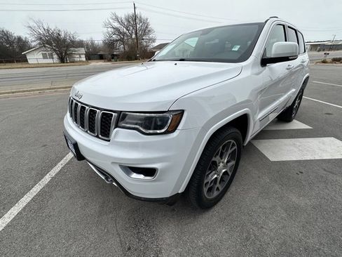 Used 2018 Jeep Grand Cherokee Limited image 13