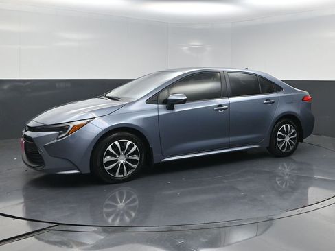 Used 2024 Toyota Corolla LE image 3