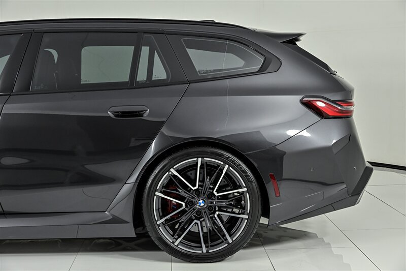 Used 2025 BMW M5 Touring AWD/4WD image 9