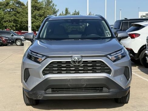 Used 2025 Toyota RAV4 XLE FWD image 8