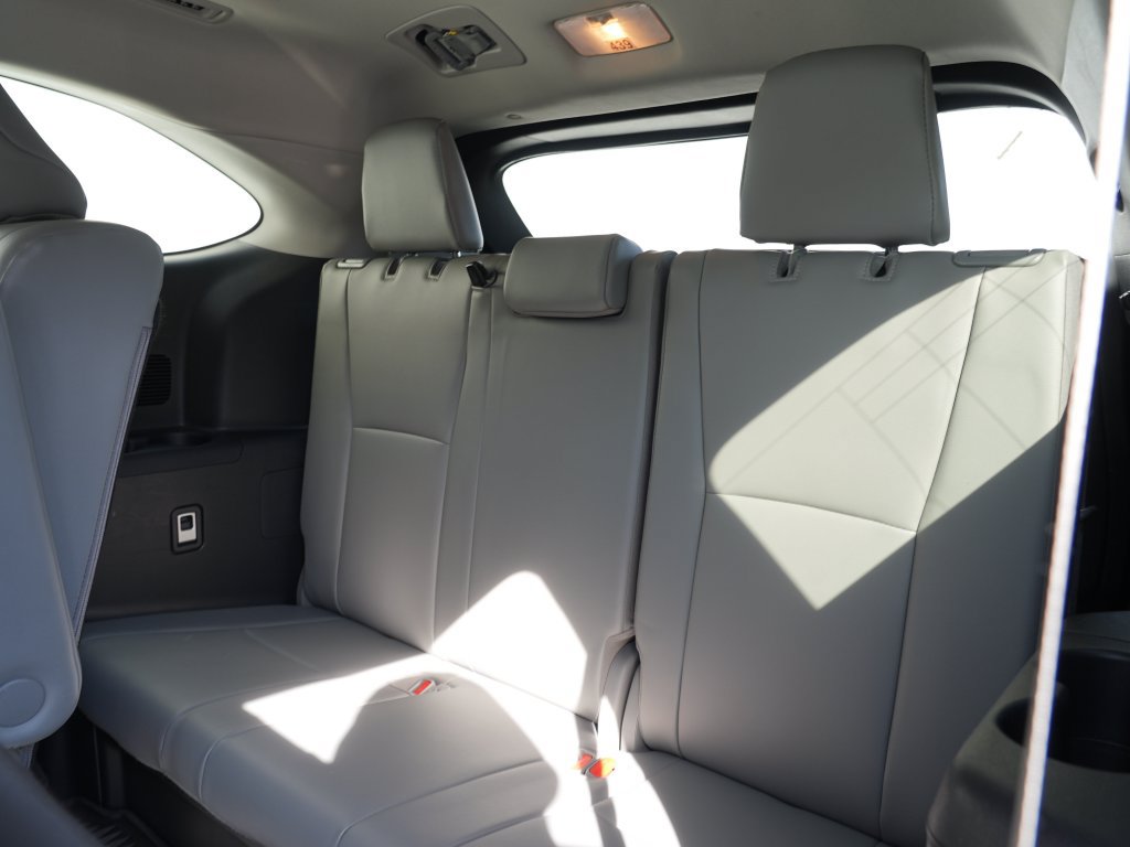Used 2023 Toyota Highlander XLE AWD/4WD image 27