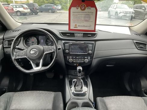 Used 2018 Nissan Rogue SV w/ Sun & Sound Touring Package AWD/4WD image 11