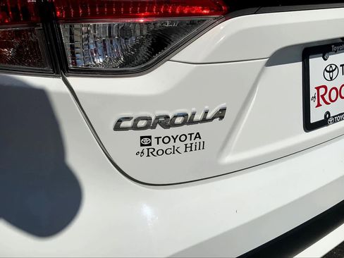 Used 2022 Toyota Corolla LE image 32