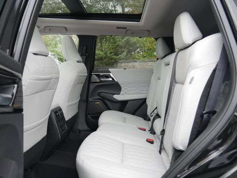 New 2025 Mitsubishi Outlander AWD image 14