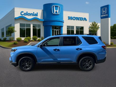 Used 2025 Honda Pilot TrailSport image 3