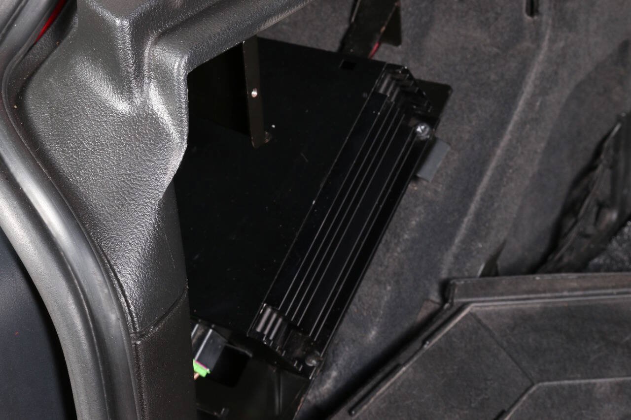Used 2004 Volkswagen R32 AWD/4WD image 21