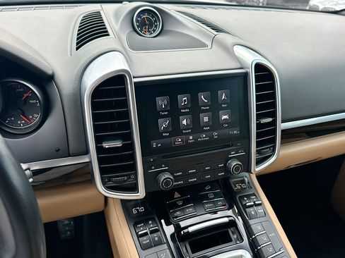 Used 2017 Porsche Cayenne Platinum Edition image 13