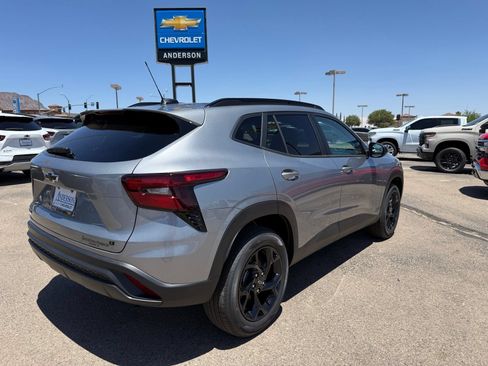 New 2026 Chevrolet Trax LT w/ Midnight Edition FWD image 5