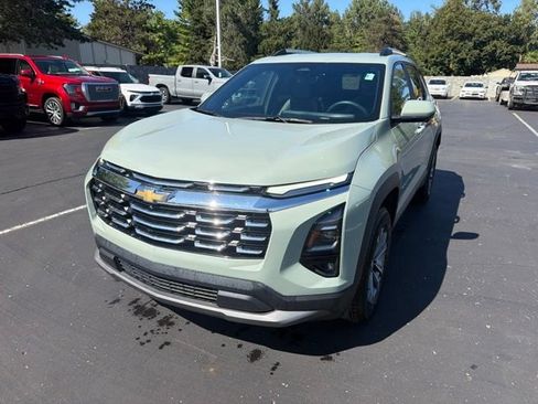 Used 2025 Chevrolet Equinox LT w/ Convenience Package II AWD/4WD image 2