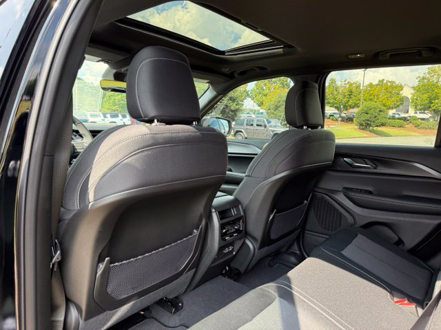 New 2027 Jeep Grand Cherokee Laredo X RWD image 28