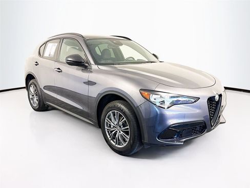 Used 2024 Alfa Romeo Stelvio Sprint image 40