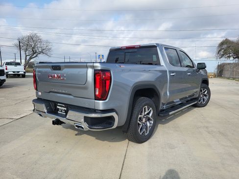 New 2026 GMC Sierra 1500 SLT image 5