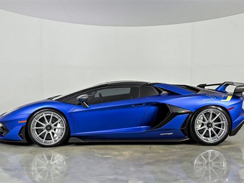 Used 2021 Lamborghini Aventador SVJ AWD/4WD image 9
