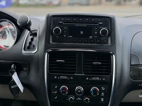 Used 2016 Dodge Grand Caravan SXT image 10