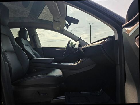 Used 2023 Tesla Model Y Performance AWD/4WD image 29