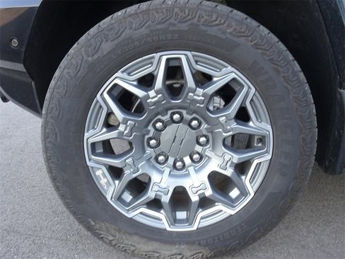 Used 2024 GMC Hummer EV 3X w/ LPO, Illumination Package image 9