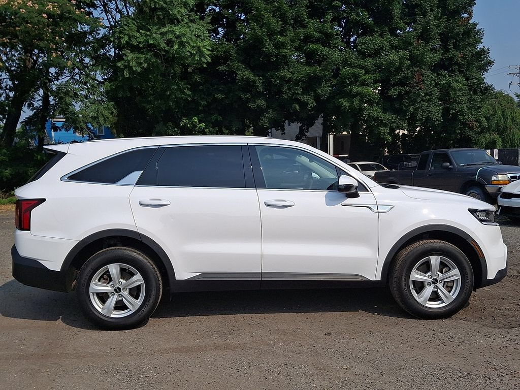 Used 2023 Kia Sorento LX AWD/4WD image 7