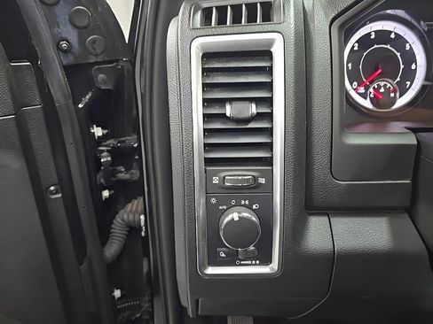 Used 2024 RAM 1500 Classic SLT AWD/4WD image 12