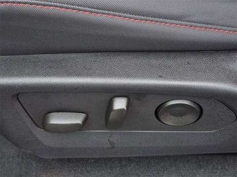 Certified 2024 Chevrolet Colorado Z71 w/ Z71 Convenience Package 2 image 31