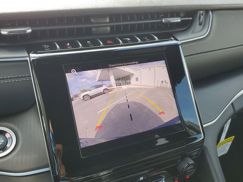 New 2025 Jeep Grand Cherokee 4WD image 11