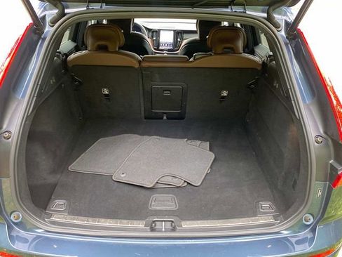 Used 2022 Volvo XC60 B5 Momentum AWD/4WD image 29