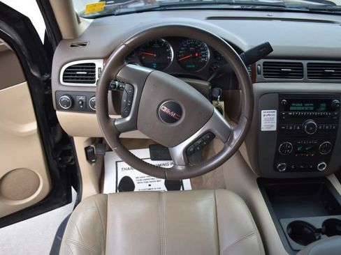 Used 2011 GMC Yukon XL SLT w/ SLT-2 Equipment Package AWD/4WD image 17