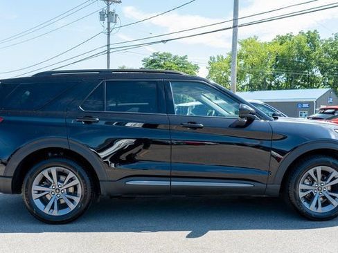 Used 2023 Ford Explorer XLT w/ Equipment Group 202A AWD/4WD image 5