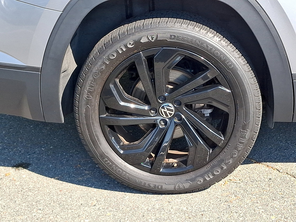 Certified 2022 Volkswagen Atlas SE w/ Black Wheel Package FWD image 8
