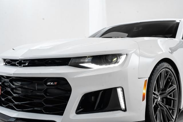 Used 2018 Chevrolet Camaro ZL1 RWD image 16