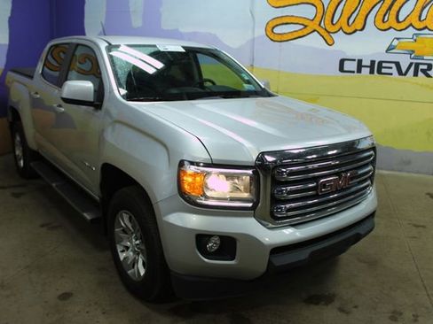 Used 2018 GMC Canyon SLE w/ SLE Convenience Package image 2