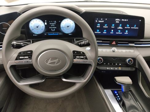 Used 2024 Hyundai Elantra SEL FWD image 22