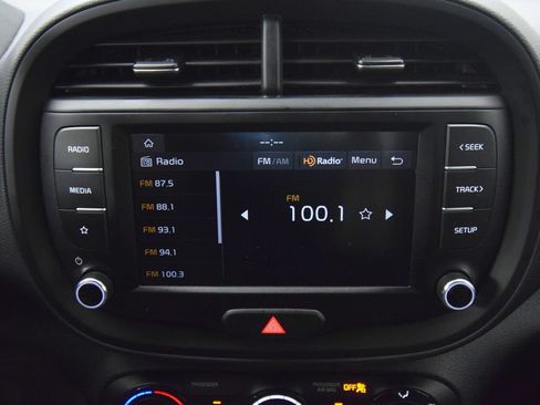 Used 2025 Kia Soul LX w/ LX Technology Package FWD image 15
