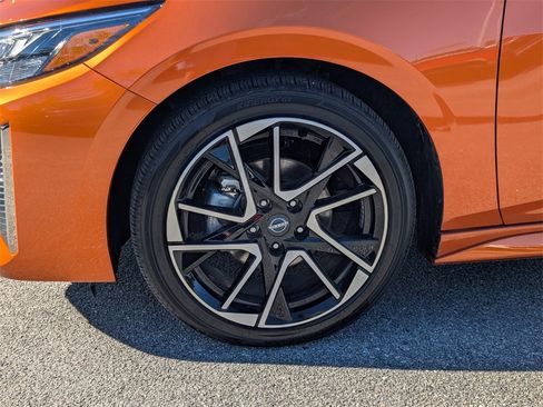 Used 2025 Nissan Sentra SR w/ SR Premium Package image 10