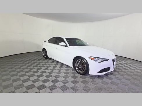 Used 2020 Alfa Romeo Giulia RWD image 53