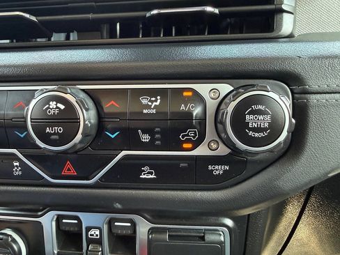 Used 2025 Jeep Wrangler Unlimited Sahara AWD/4WD image 49