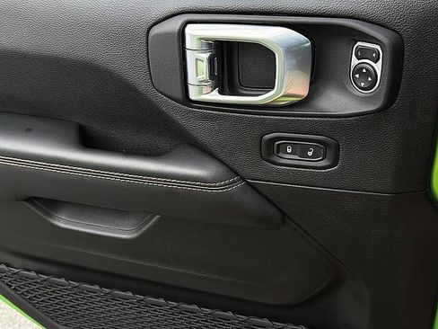 Used 2025 Jeep Gladiator Sport w/ Premium Package AWD/4WD image 23