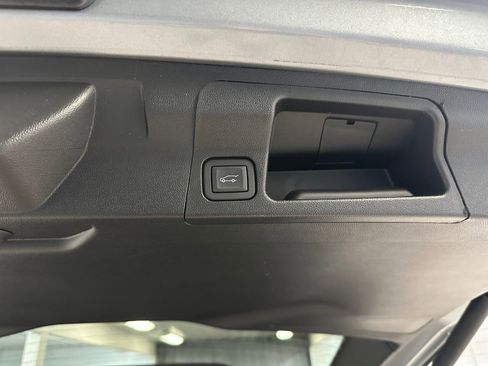 Certified 2023 GMC Acadia SLT w/ Preferred Package image 27