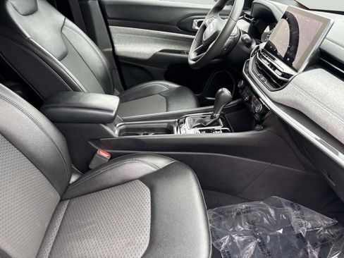 Used 2024 Jeep Compass Latitude w/ Altitude Special Edition image 21