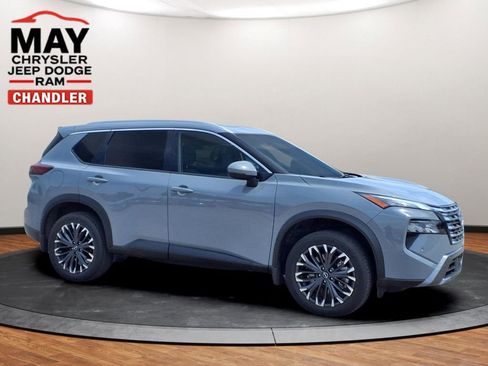 Used 2025 Nissan Rogue SL w/ Tech Package FWD image 22