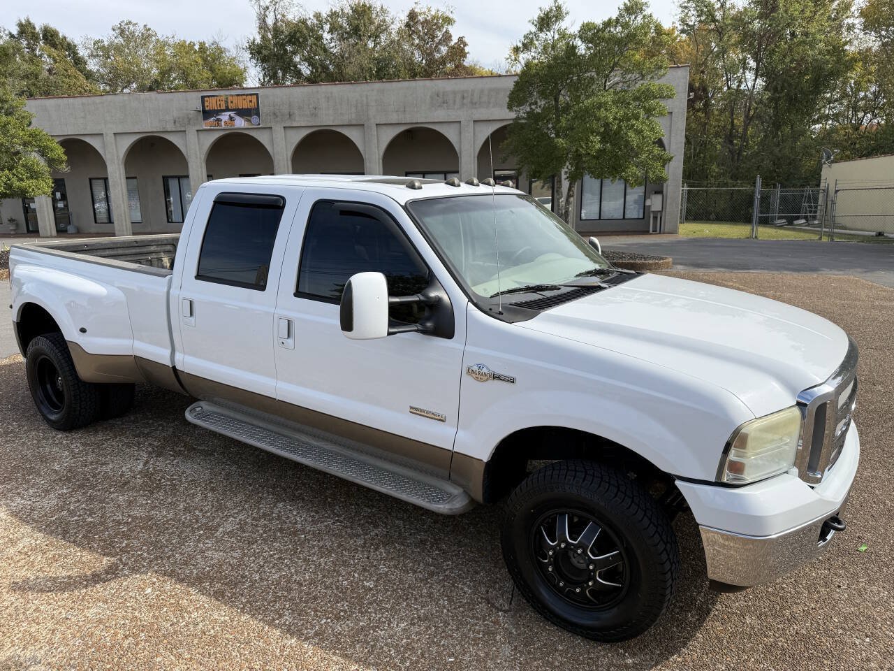 Used 2005 Ford F350 Lariat AWD/4WD image 3