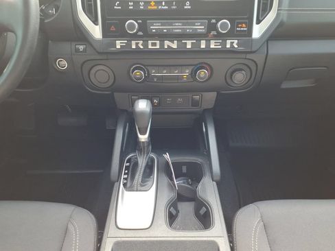 Used 2025 Nissan Frontier SV RWD image 11