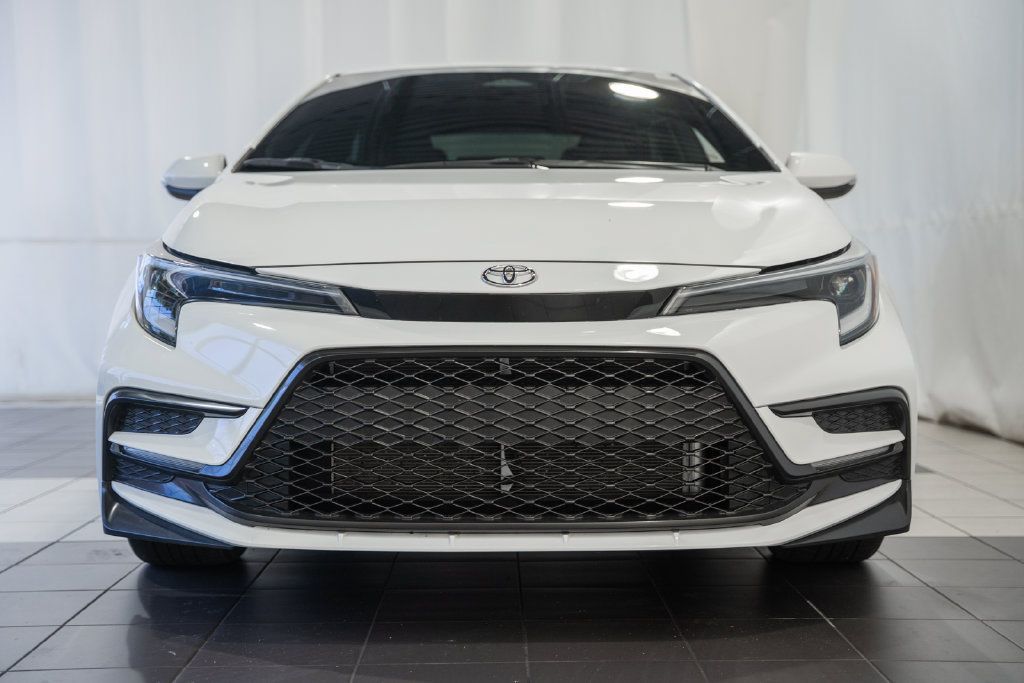 Used 2025 Toyota Corolla SE FWD image 2