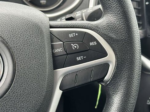 Used 2014 Jeep Cherokee Sport image 25