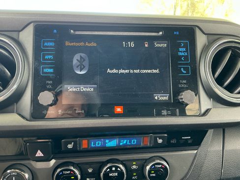 Used 2017 Toyota Tacoma TRD Off-Road image 28