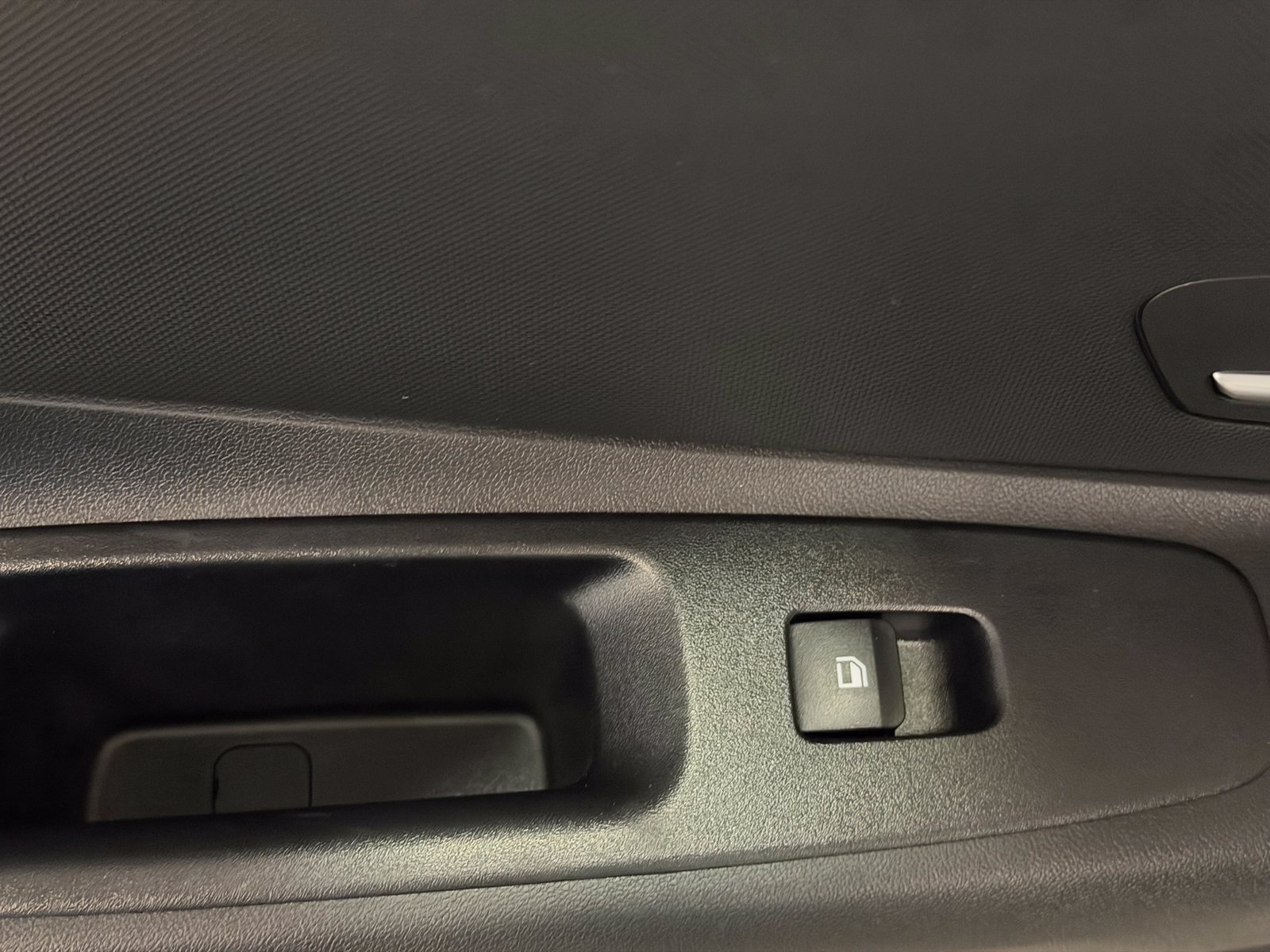 Certified 2024 Hyundai Elantra SE FWD image 31