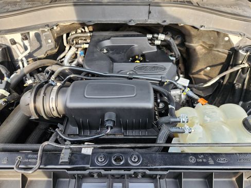 Used 2020 Ford Explorer XLT w/ Equipment Group 202A image 20